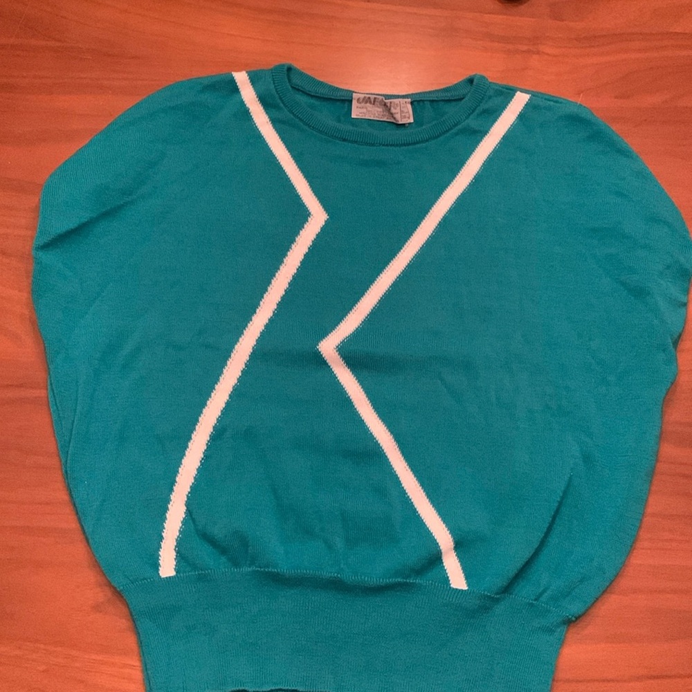 Elegant Teal Short Sleeve Top with White Detailing